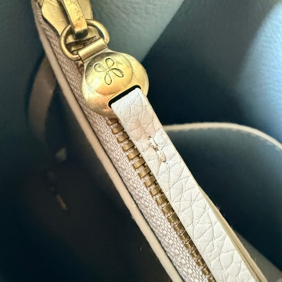 HOBO Vida Tote in Micro Pebbled Leather Morning Dove Grey Orona Blue Interior - Picture 5 of 10